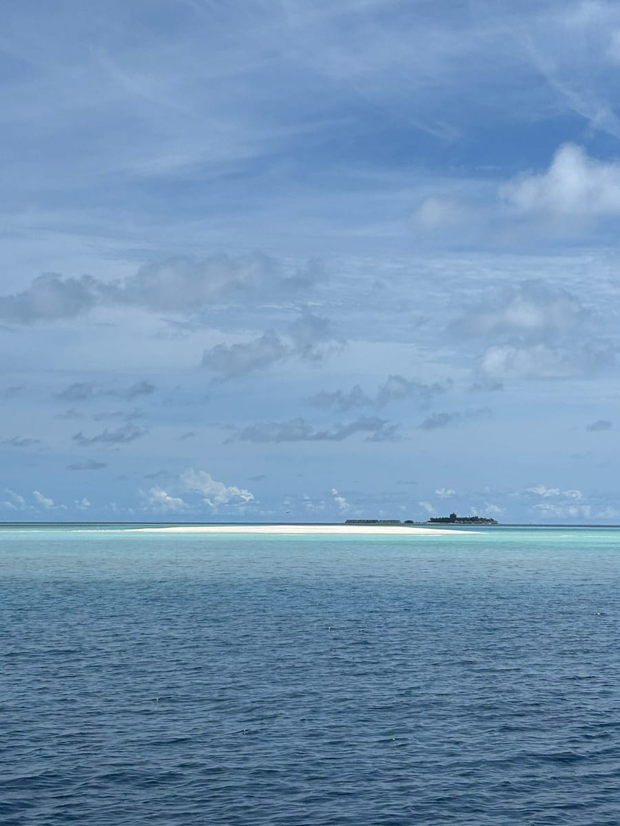 The lagoon side of Maamigili